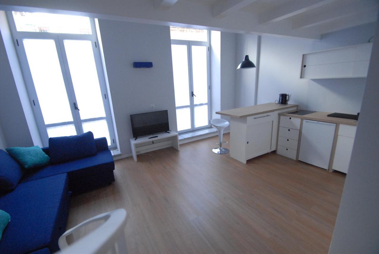 Vicool Apartments - Centro Storico Napoli Luaran gambar