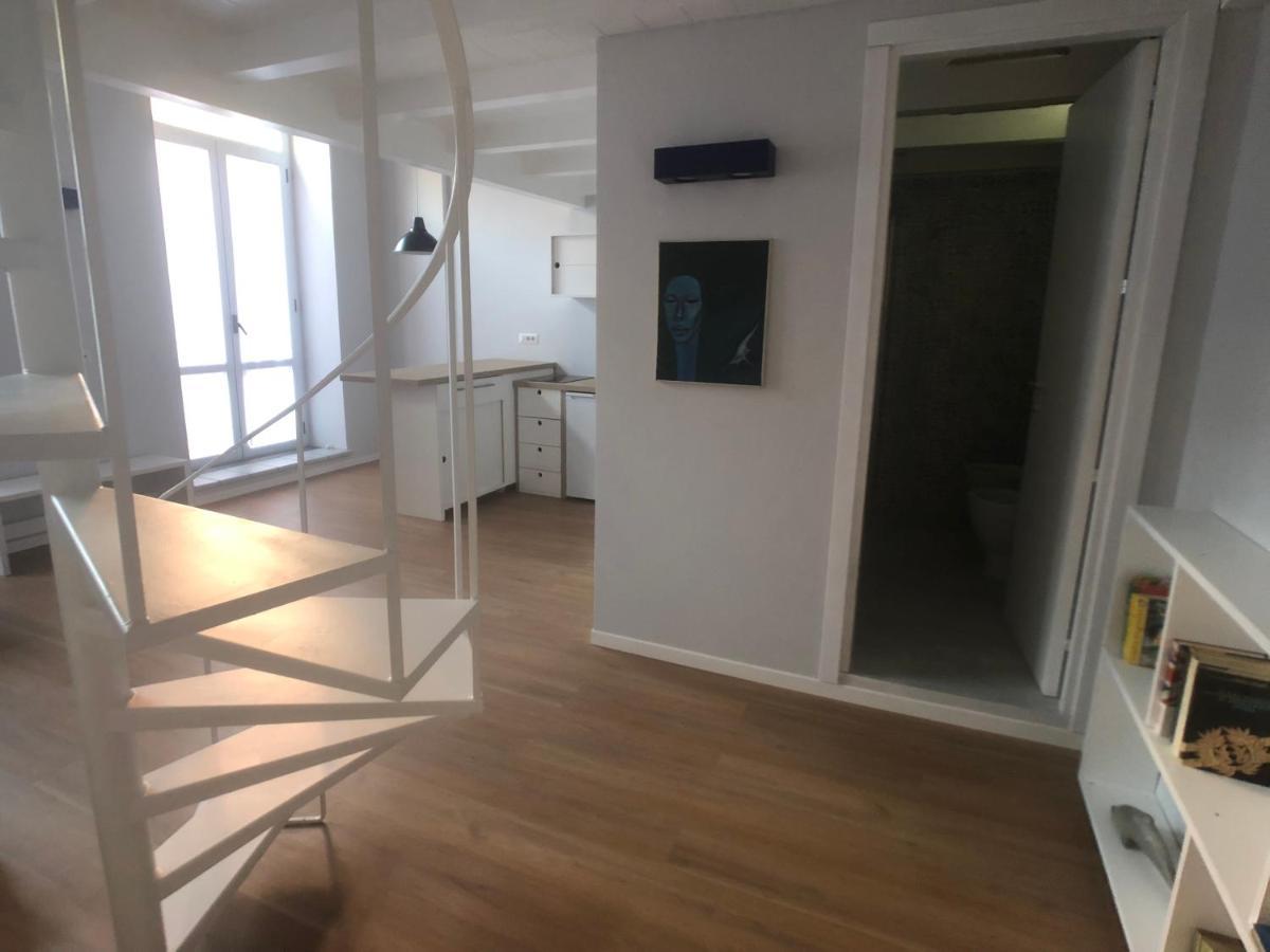 Vicool Apartments - Centro Storico Napoli Luaran gambar