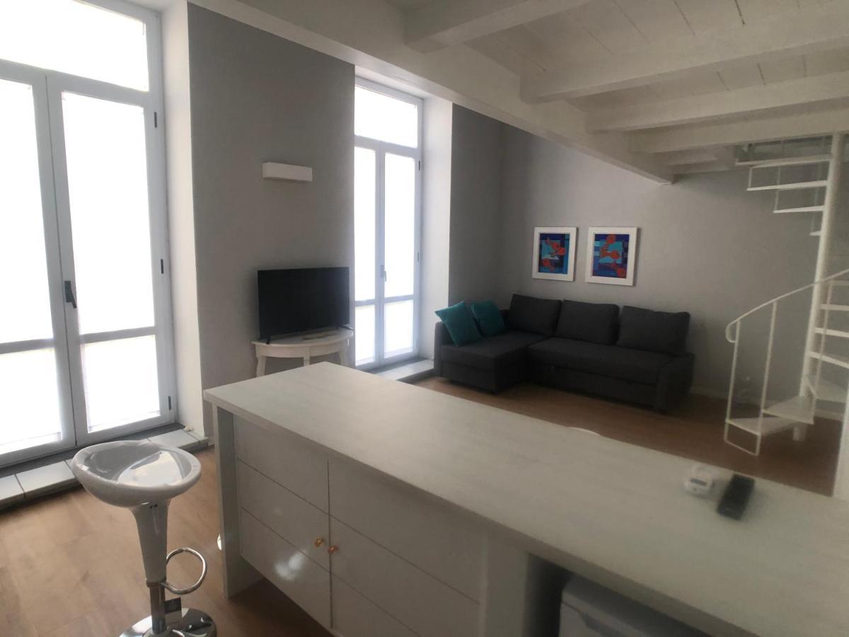 Vicool Apartments - Centro Storico Napoli Luaran gambar