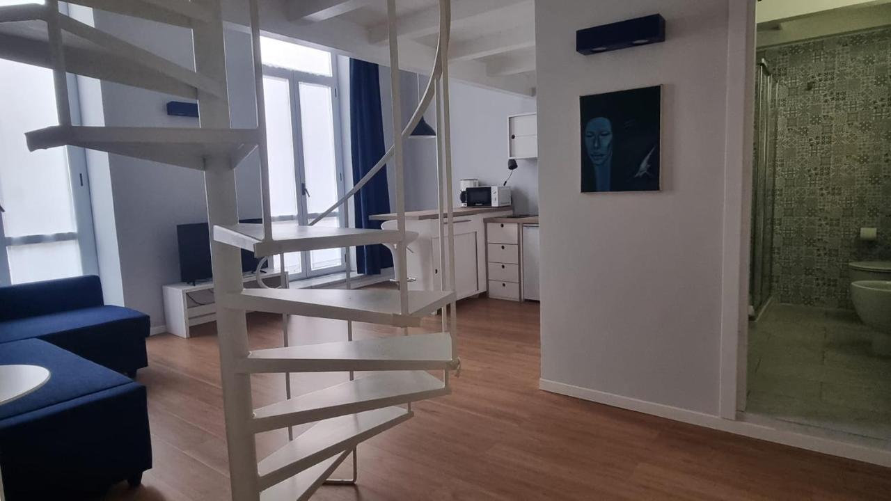 Vicool Apartments - Centro Storico Napoli Luaran gambar