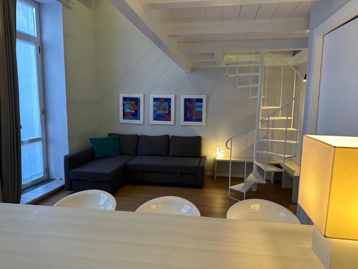 Vicool Apartments - Centro Storico Napoli Luaran gambar