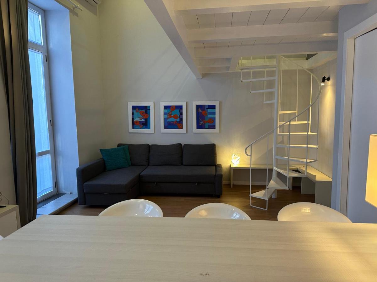 Vicool Apartments - Centro Storico Napoli Luaran gambar