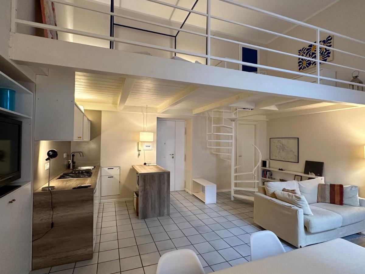 Vicool Apartments - Centro Storico Napoli Luaran gambar