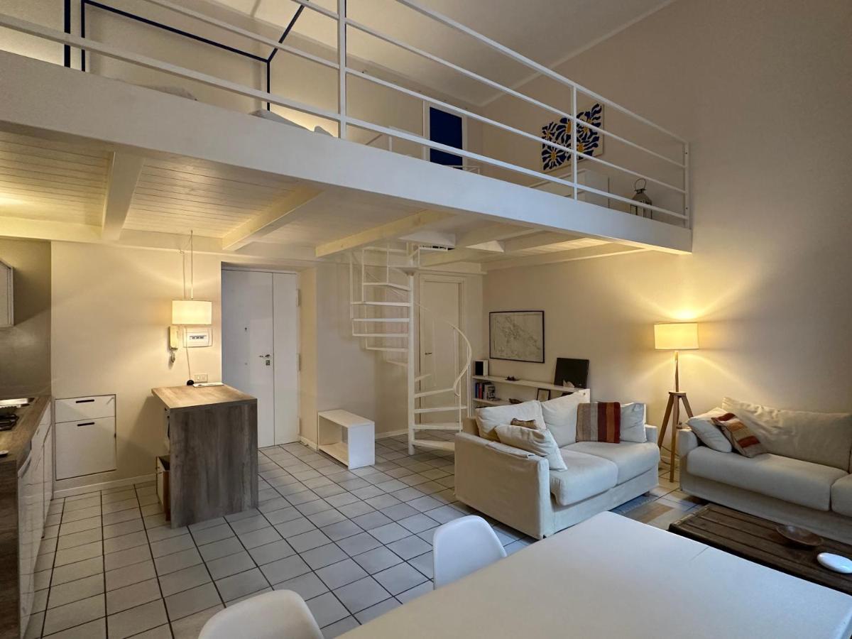 Vicool Apartments - Centro Storico Napoli Luaran gambar